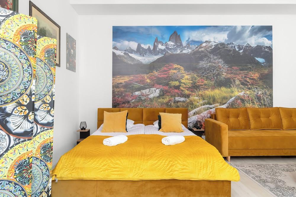 Yellow Apartment in Bytom by Renters