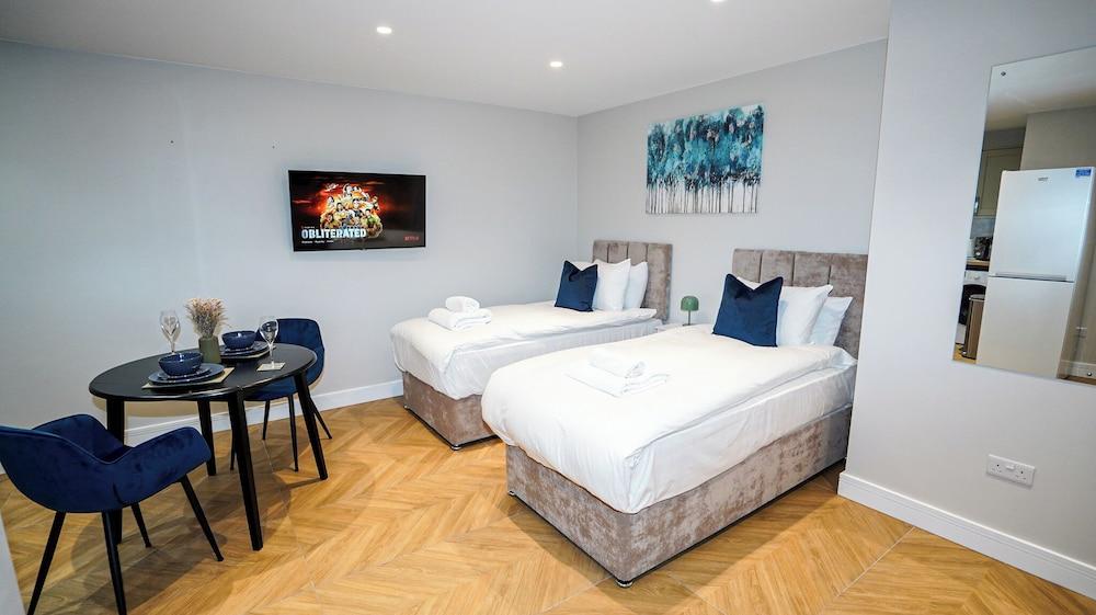 Wisteria F2 - single beds