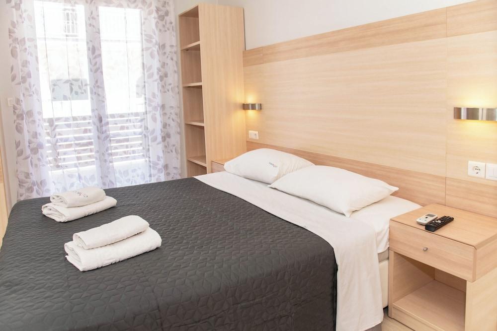 Antonia's Apartments