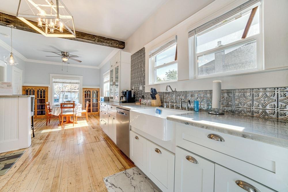 Walk to Midtown: Charming Reno Retreat