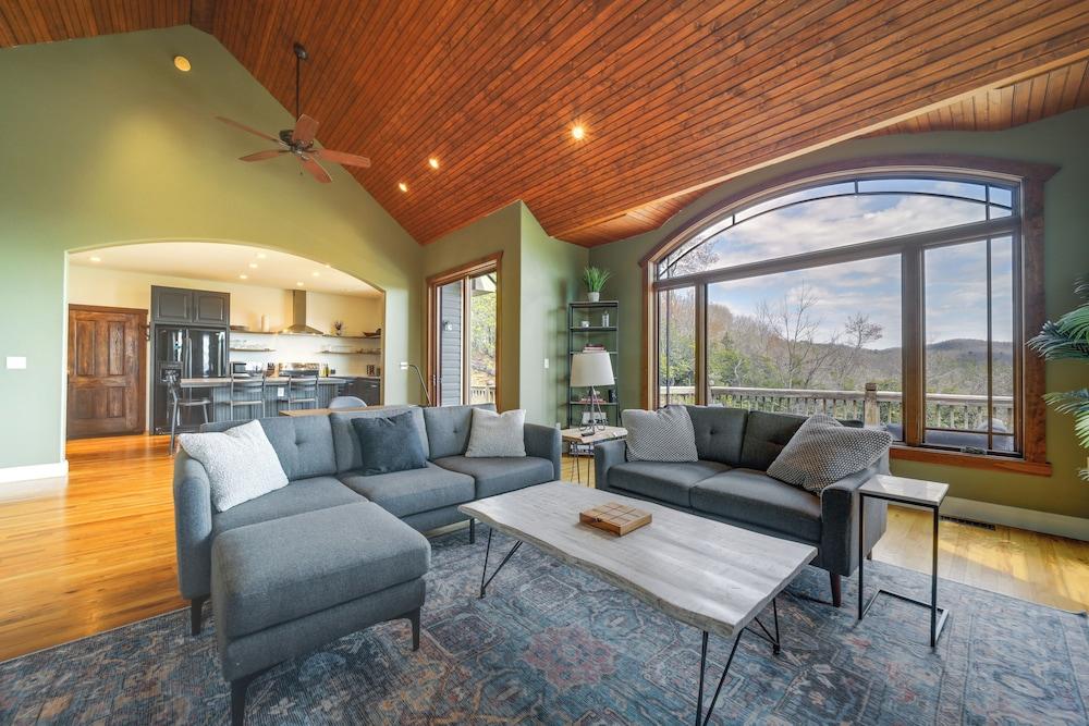 Pisgah Forest Home w/ Large Deck & Mountain Views!