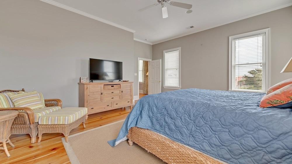 Sprawling Home Close To The Beach 8 Bedroom Home by Peace Vacations