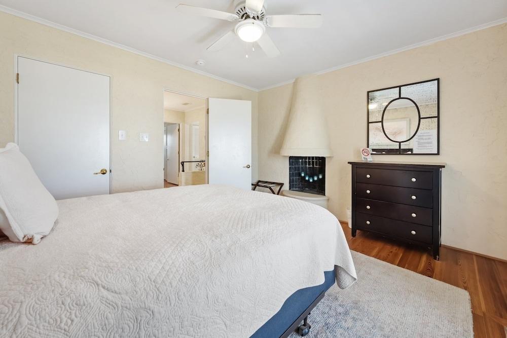 Enjoy Listening To The Sound Of The Crashing Waves And Bird Watching 4 Bedroom Villa by Peace Vacations