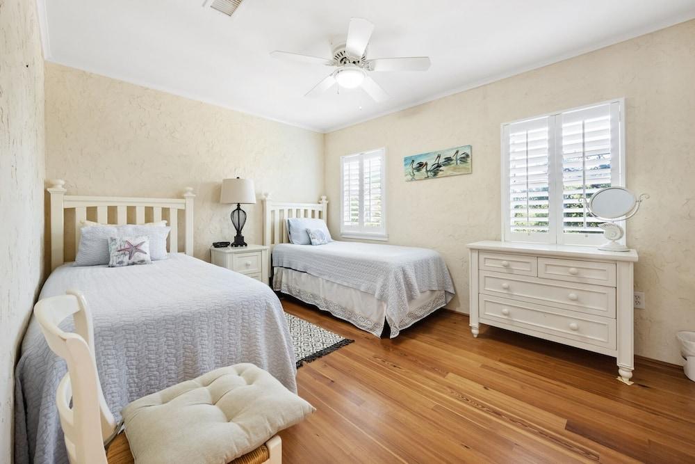 Enjoy Listening To The Sound Of The Crashing Waves And Bird Watching 4 Bedroom Villa by Peace Vacations