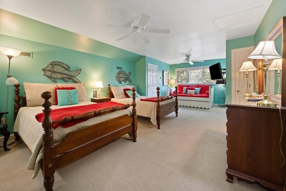 Enjoy Relaxing In This Well Appointed Villa With Views Of Lake, Pool And The 1st Fairway 3 Bedroom Villa by Peace Vacations