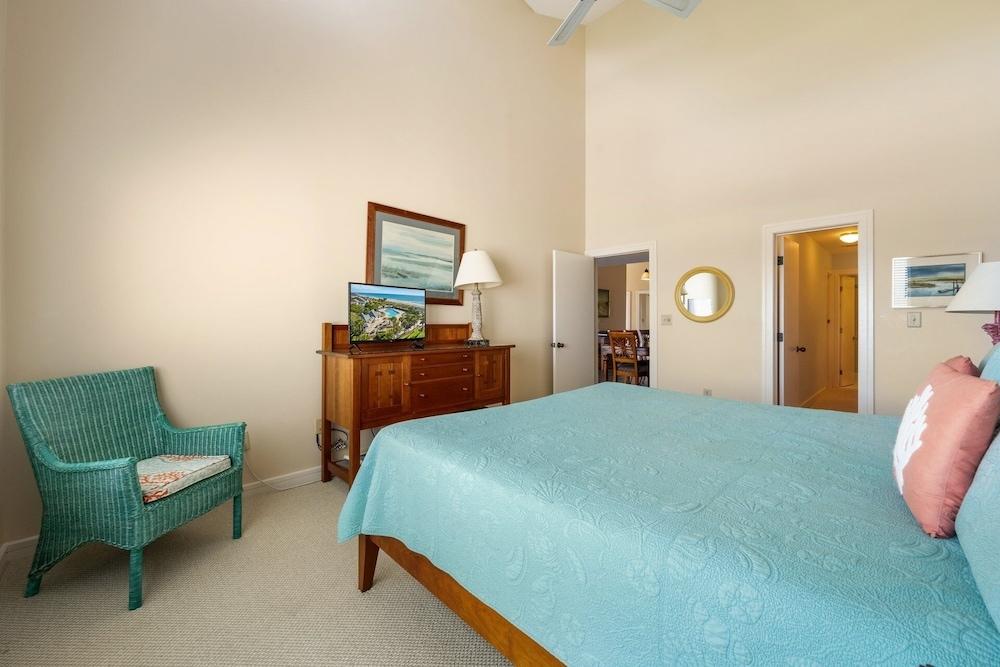 Relax And Unwind In This Terrific Oceanfront Villa With Spectacular Views 4 Bedroom Villa by Peace Vacations