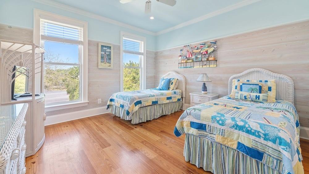 Out Of This World Beachfront Home 6 Bedroom Home by Peace Vacations