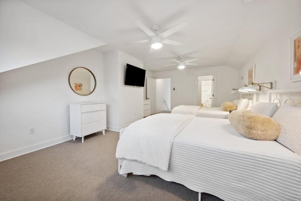 Poolside at DeBordieu Colony