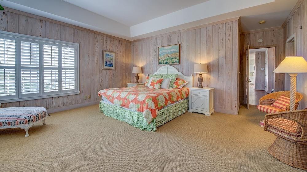 Beachfront Home With A Beautiful View 6 Bedroom Home by Peace Vacations