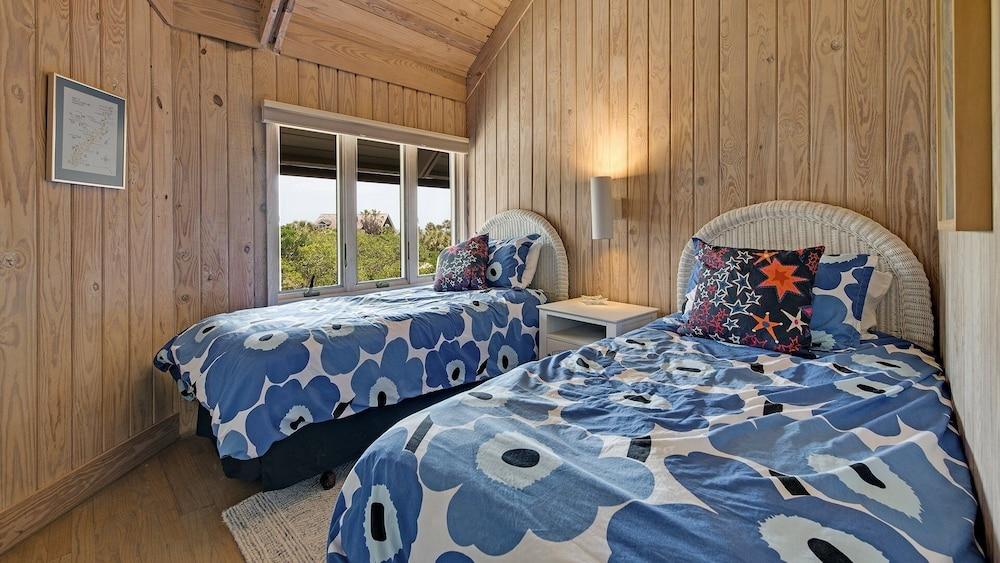 A Retreat To Create Memories For A Lifetime. 5 Bedroom Home by Peace Vacations