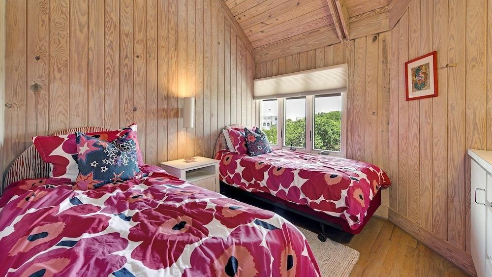 A Retreat To Create Memories For A Lifetime. 5 Bedroom Home by Peace Vacations