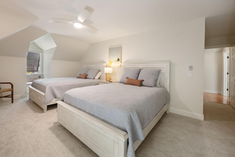 Home Close To The Beach And Private Pool 5 Bedroom Home by Peace Vacations