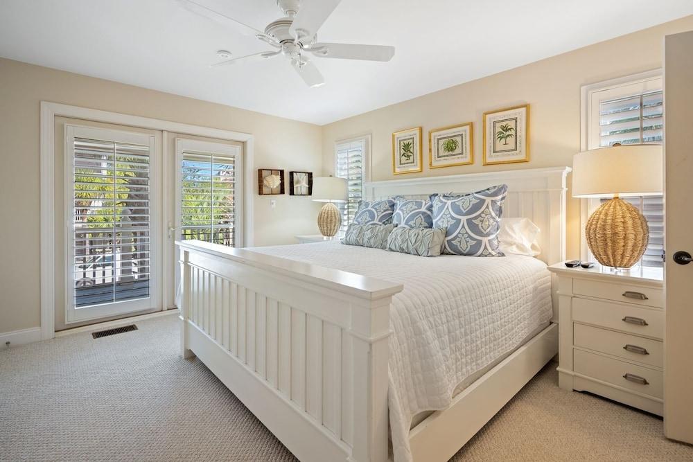 Walking Distance To The Beach In Conveniently Located Ocean Park 4 Bedroom Home by Peace Vacations