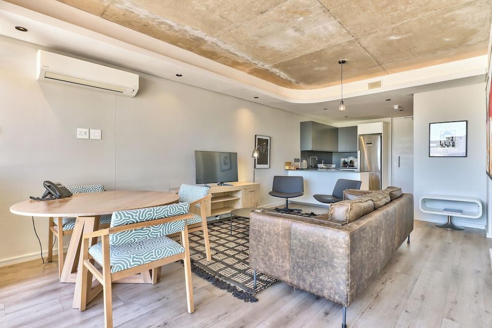 Luxury Family Apartment With Balcony