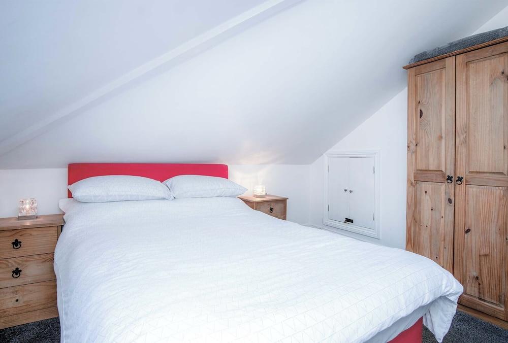 Rooftops - 1 Bedroom Apartment - Tenby