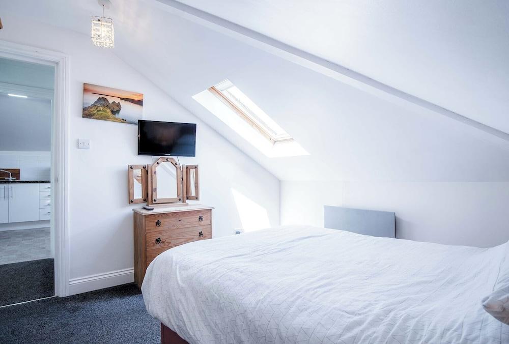 Rooftops - 1 Bedroom Apartment - Tenby