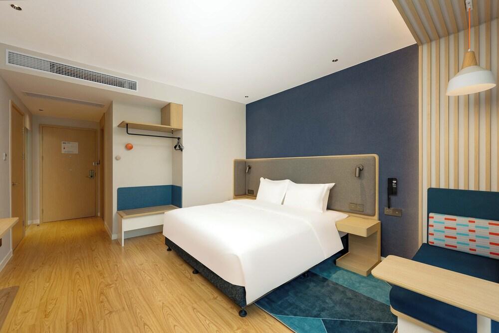 Holiday Inn Express Wuxi East Station by IHG
