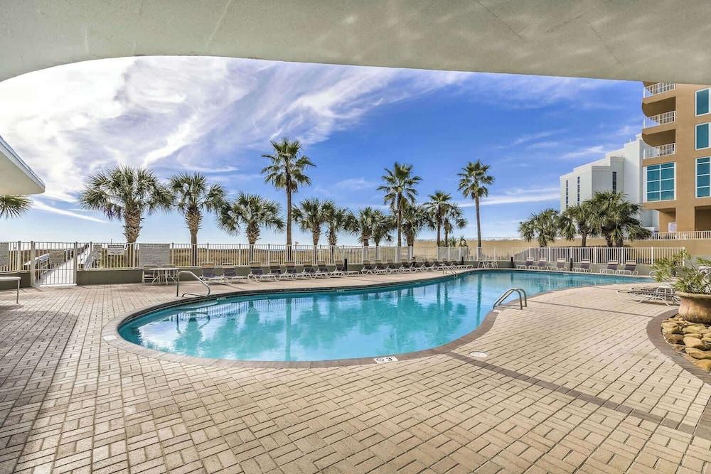 Stylish Beachfront Retreat ~ Gulf Views ~ Pools!