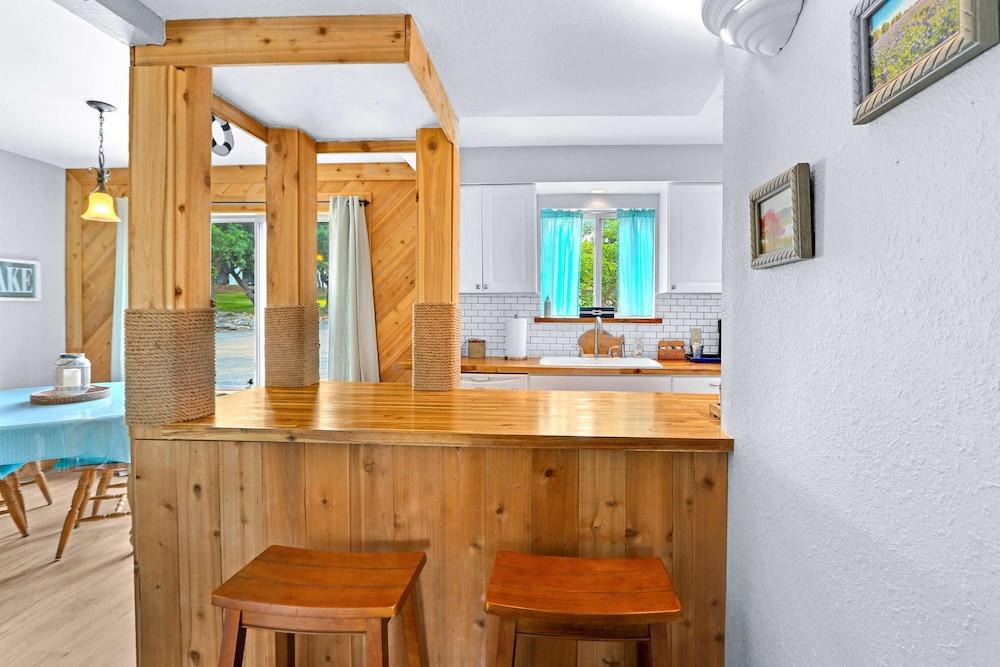 Charming Lakeside Condo - Moments to Lake Fun