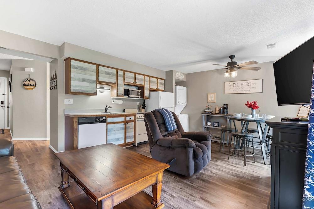 Fallcreek Haven - A Chic Retreat