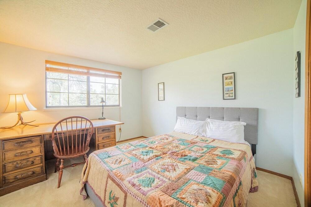 Sonora Splendor Stately 3 BDR on Secluded Lot!