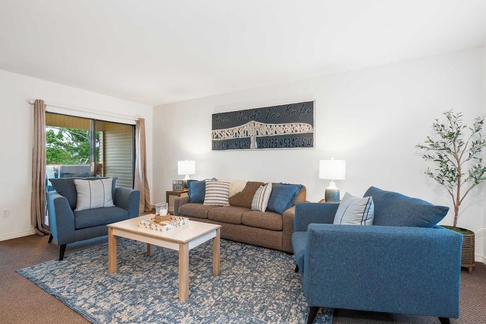 Lakefront Oasis Amazing Views!