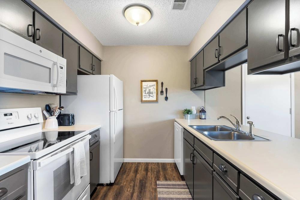 Lake Access Condo Condo for 4!