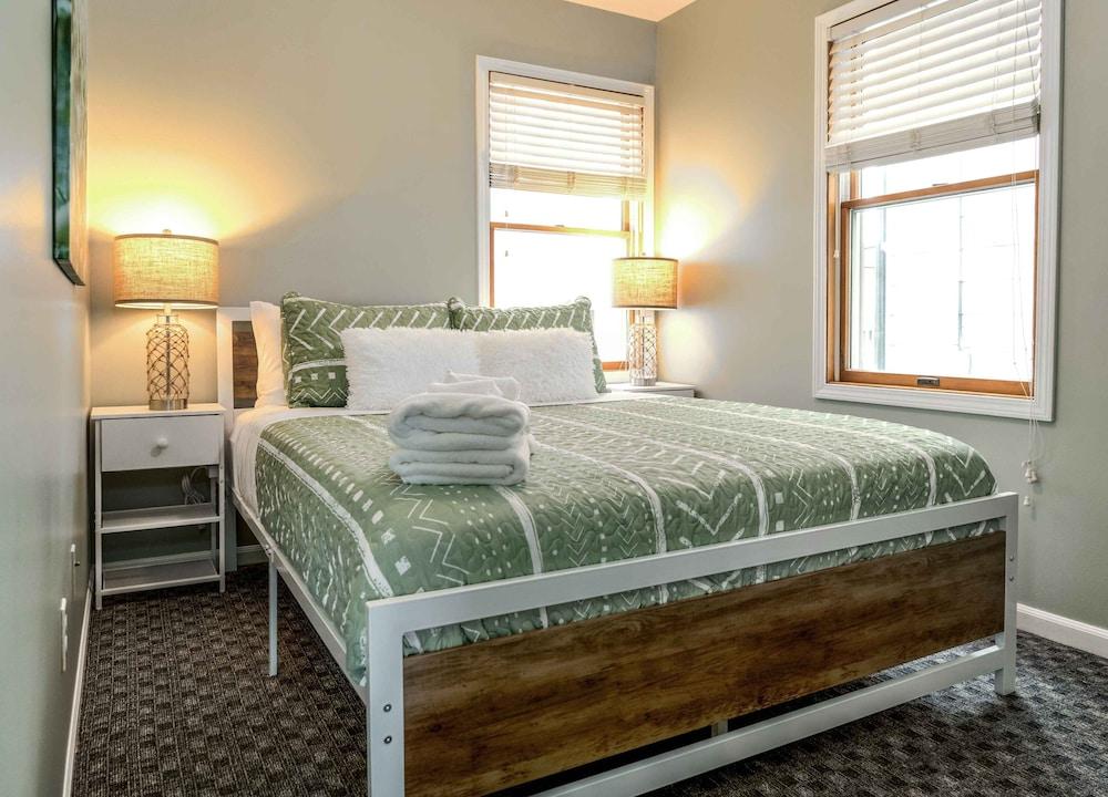 Sunset Getaway on Delavan Lake