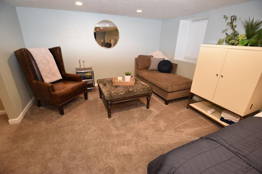 Modern Notre Dame Get Away 1614