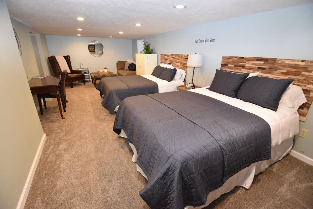 Modern Notre Dame Get Away 1614