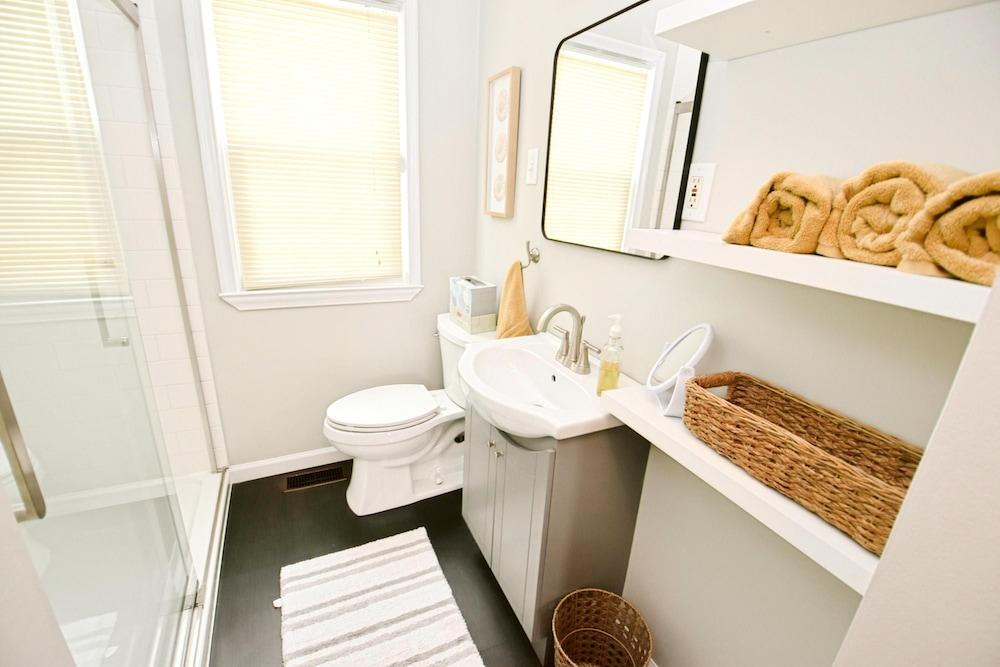 3 Bedroom Home 7 Blocks From ND Firepit 54231