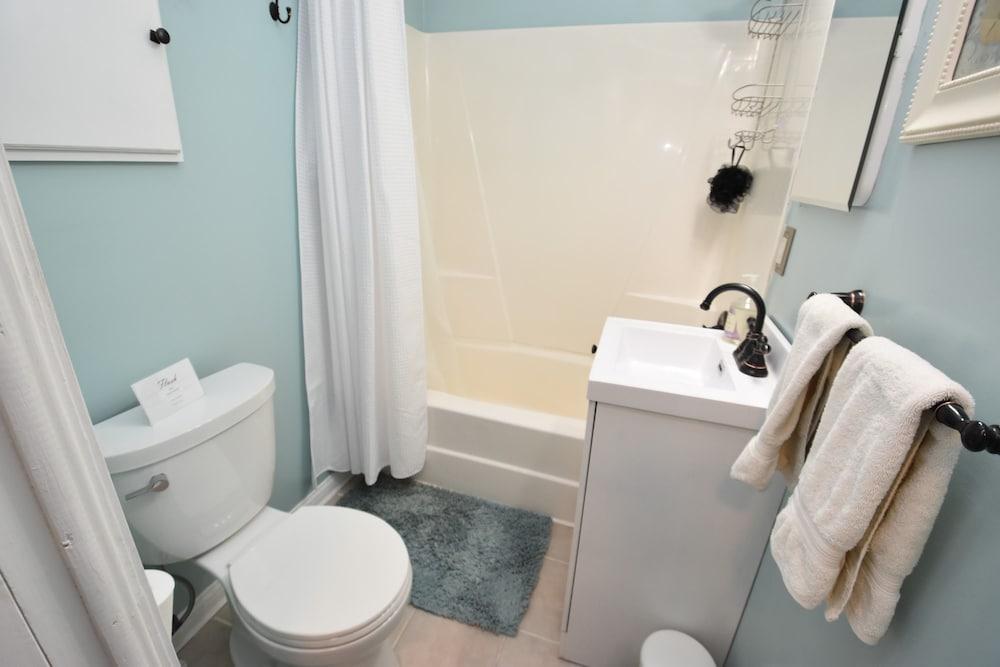 Extra Entertainment Space Just 7 Blocks to ND Campus 54211