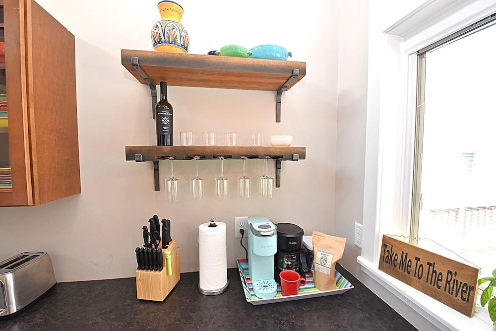 The Chicken Coop a Modern Riverfront Oasis 908