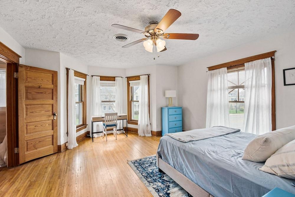 Historic Renovated Home Steps to Notre Dame 103