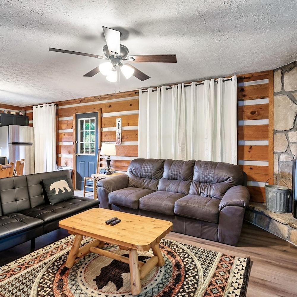 Views I Between Pigeon Forge Gatlinburg I Firepit