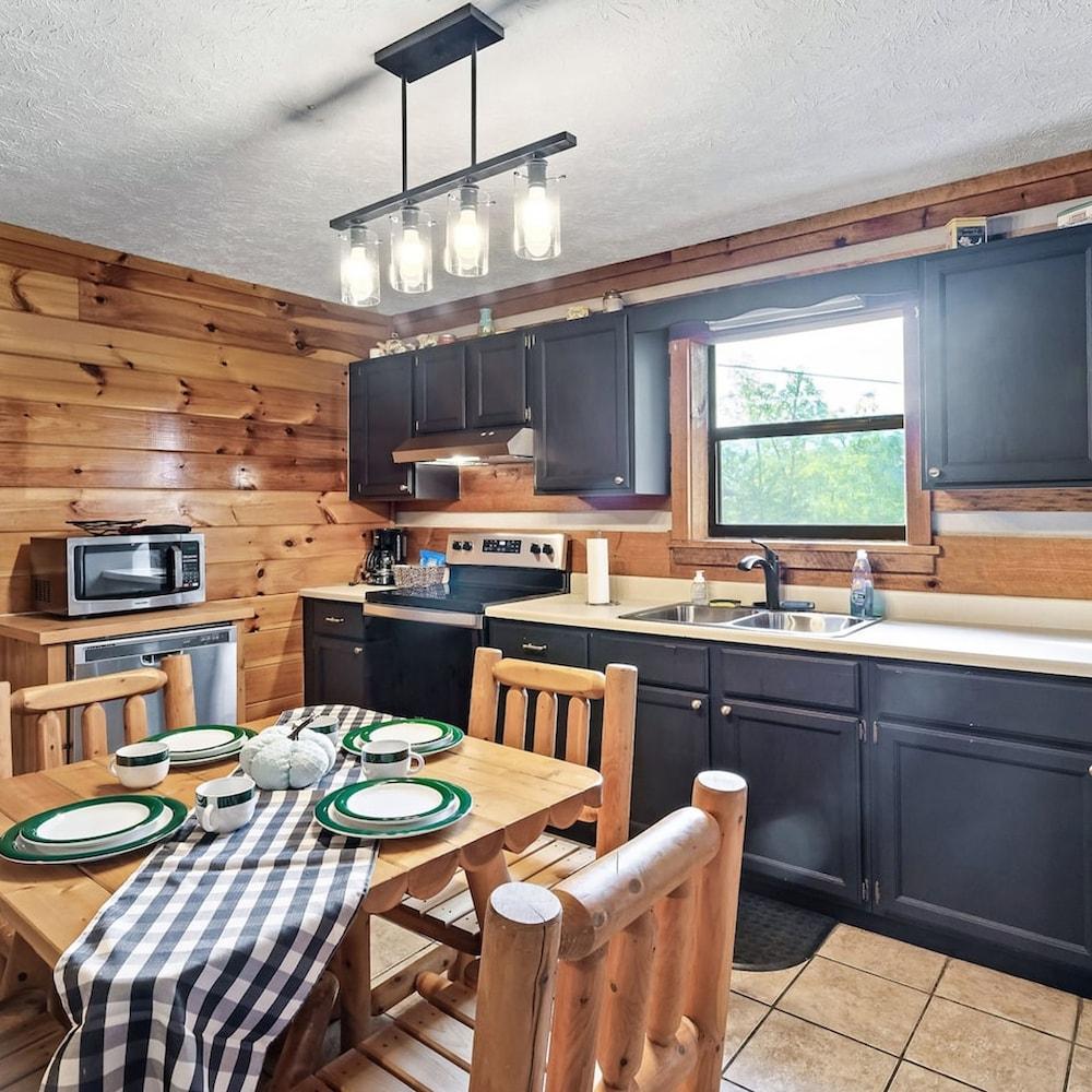 Views I Between Pigeon Forge Gatlinburg I Firepit