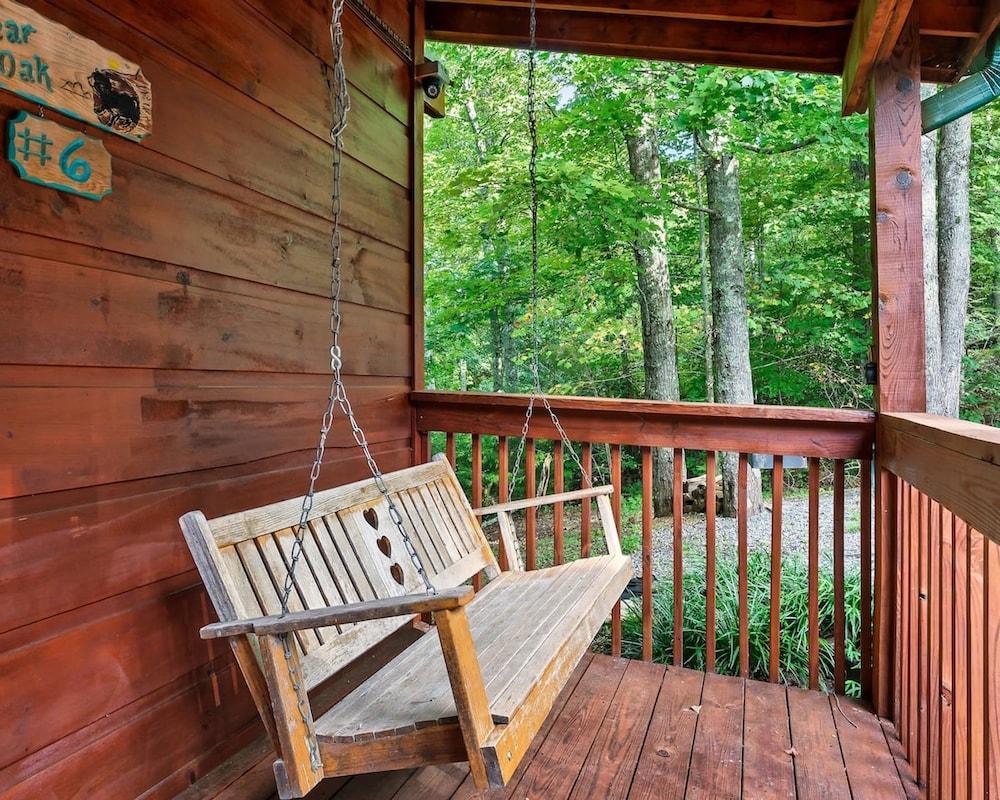 Firepit I Between Pigeon Forge Gatlinburg I Hottub