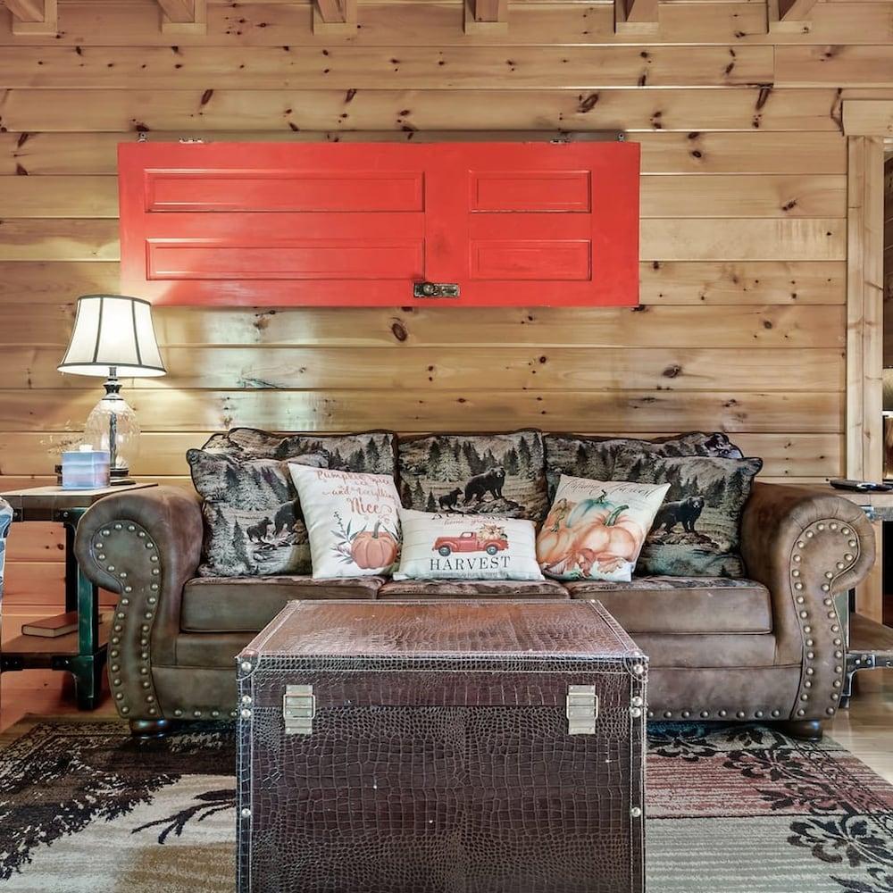 Yurt I Game Room Hot Tub I Sleeps 8 I 2BR 2BA