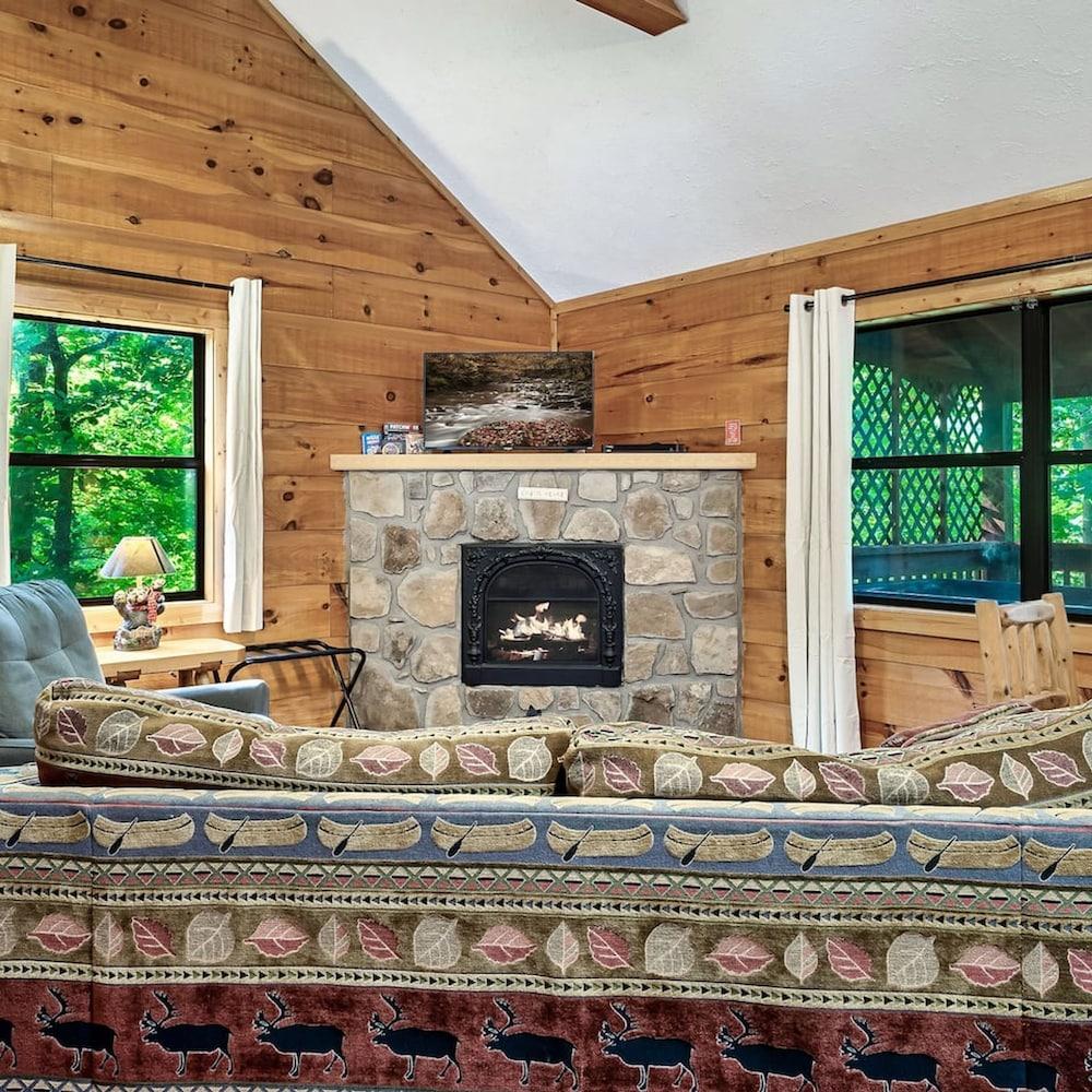 Pigeon Forge Mins I Gatlinburg I Hot tub I Firepit