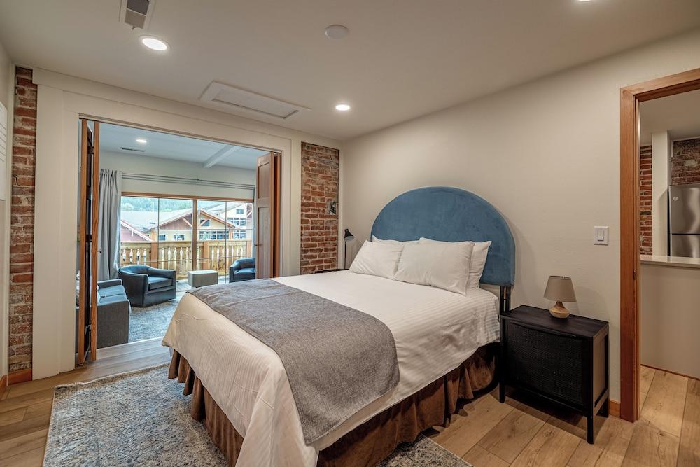 Bavarian Lodge Suites