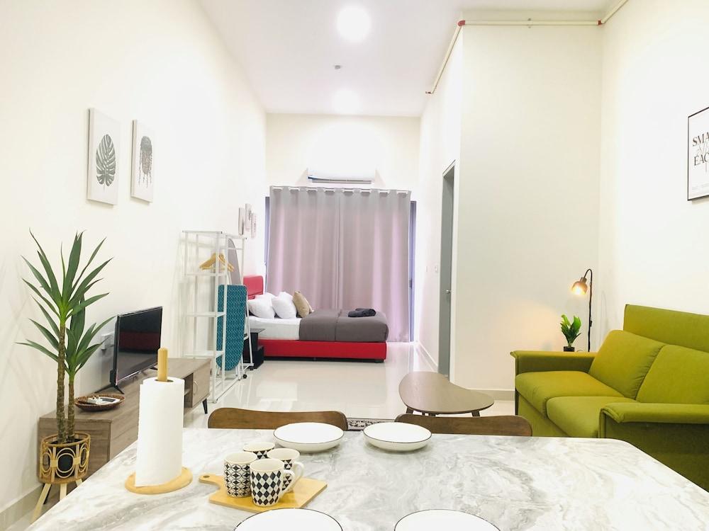 CoreSoho Suite by BKAstaycation KotaWarisan Sepang KLIA Airport, Free WiFi