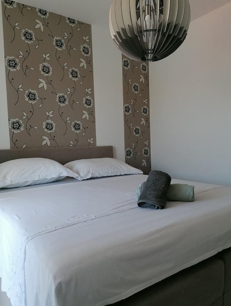 Impeccable 2-bed Apartment in Rab