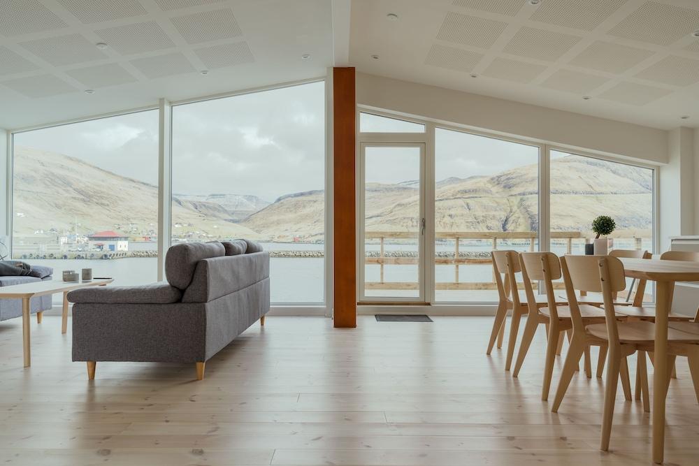 Seaside Nest | Charming Waterfront Retreat