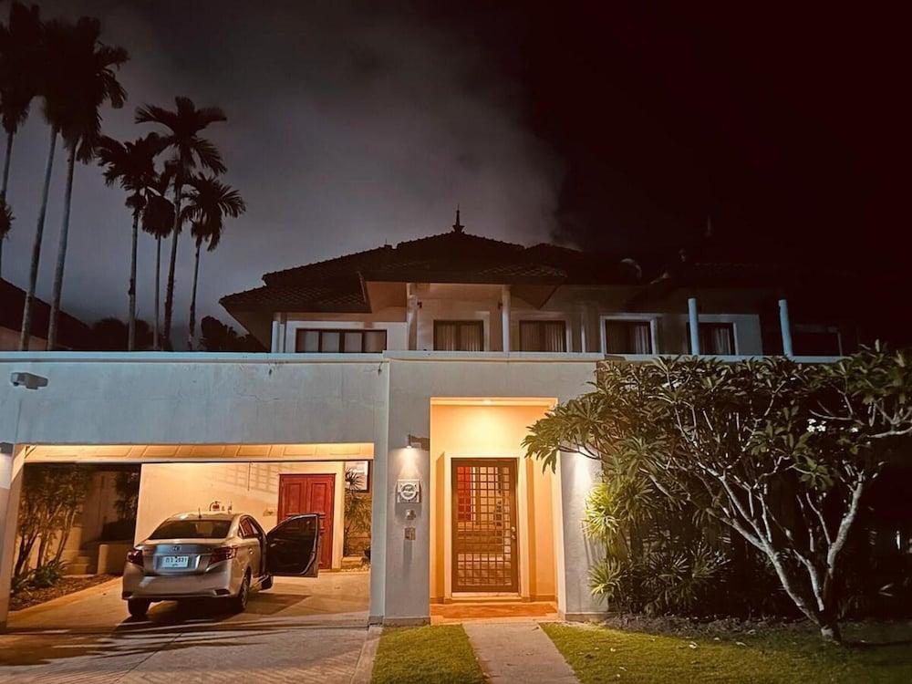 4 Bed Golf Course Pool Villa