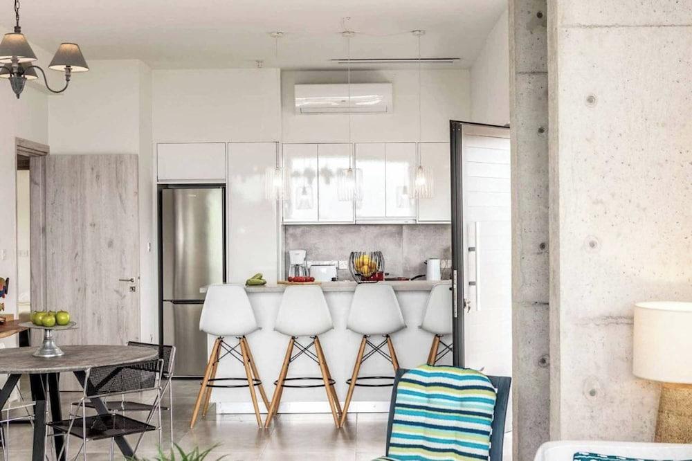 Latchi Infinity Blue