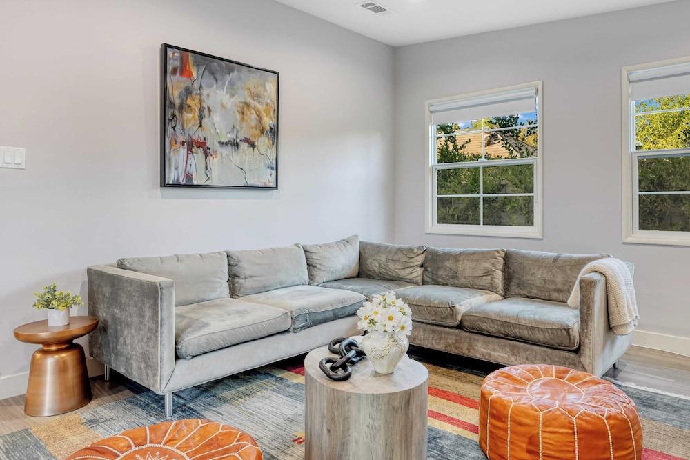 Fulton I by Avantstay Modern Haven in Downtown