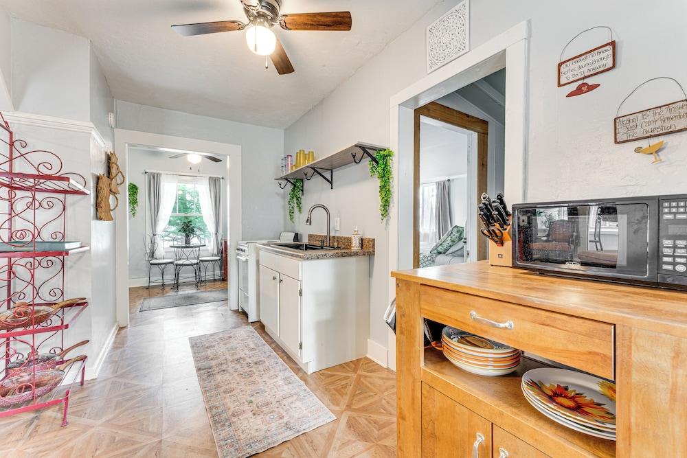 Lakefront Cottage in Clear Springs w/ Deck & Patio