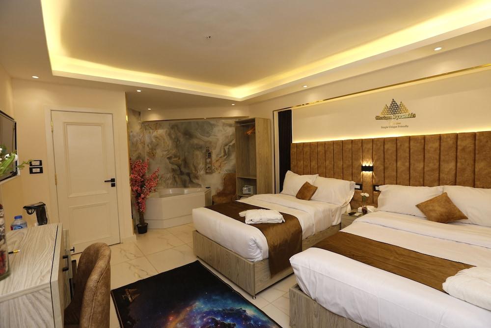 Horizon Pyramids view inn