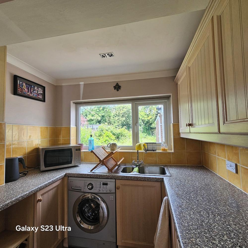 Cosy Home in Leicester