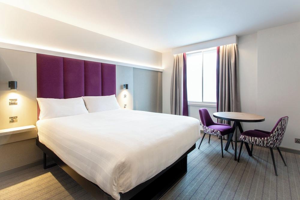 Premier Inn Swindon Town Centre
